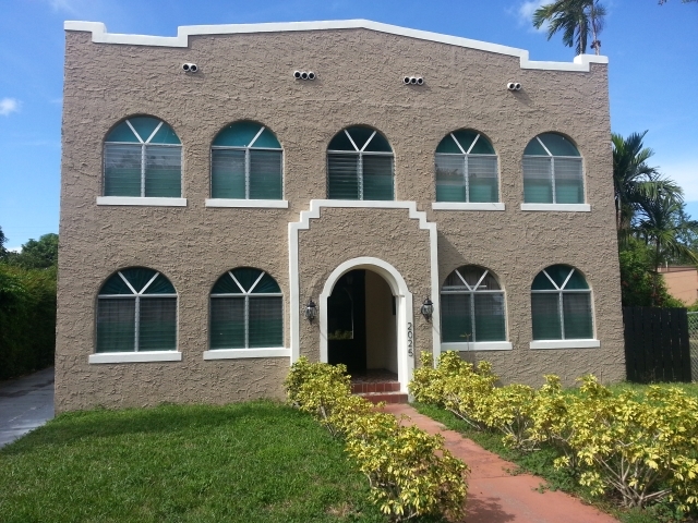 Shanandoah Colonial Fourplex in Miami, FL - Foto de edificio