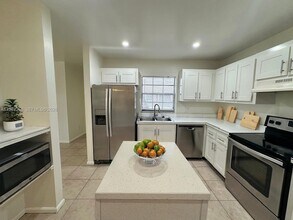 3673 NW 94th Ave in Sunrise, FL - Building Photo - Building Photo