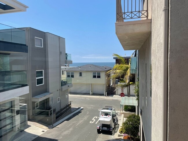 121 24th Pl in Manhattan Beach, CA - Building Photo - Building Photo