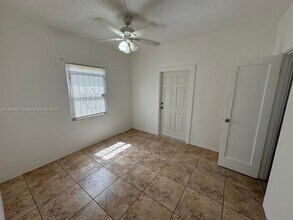 1411 NW 41st St in Miami, FL - Building Photo - Building Photo