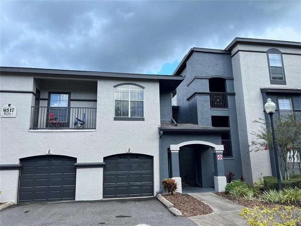 8517 Sea Harbour Ln in Temple Terrace, FL - Building Photo