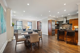 70 E Walton St in Chicago, IL - Building Photo - Building Photo