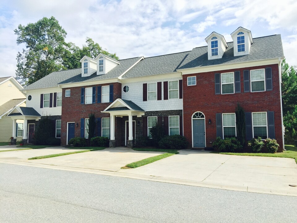 Kensington Townhomes in Demorest, GA - Building Photo