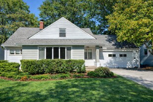 3689 Brinkmore Rd in Cleveland Heights, OH - Building Photo