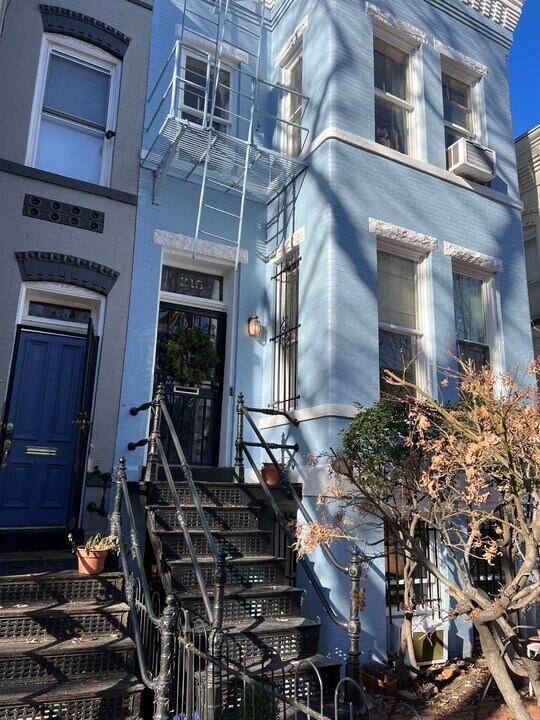 215 5th St SE, Unit 1 in Washington, DC - Foto de edificio