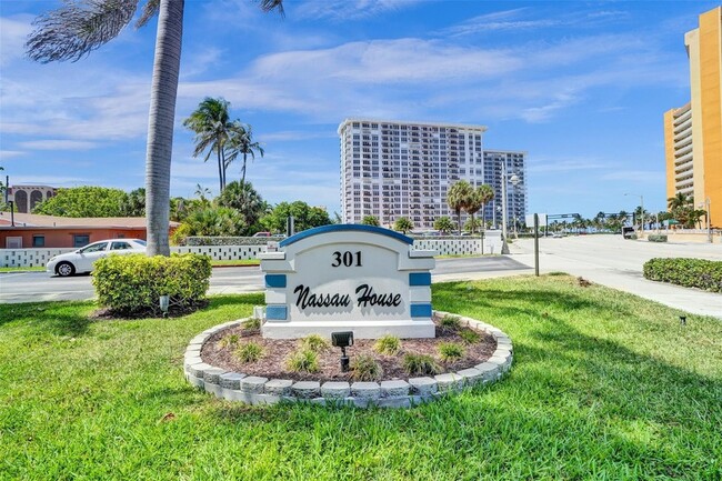 301 N Ocean Blvd in Pompano Beach, FL - Building Photo - Building Photo