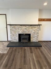 525 NE Revere Ave in Bend, OR - Building Photo - Building Photo