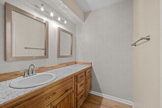 8022 E Bucknell Pl in Denver, CO - Building Photo - Building Photo