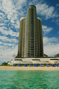 Ocean 4 in Sunny Isles Beach, FL - Foto de edificio - Building Photo