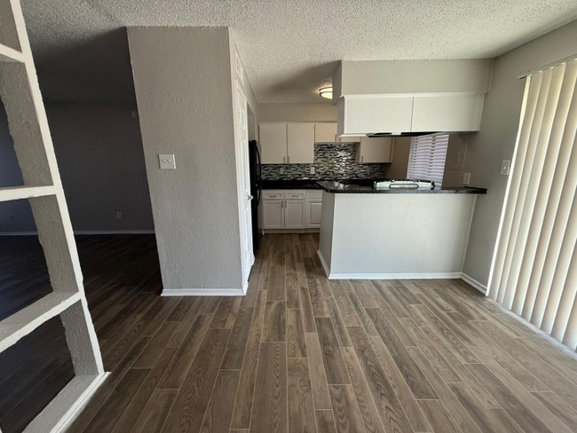 3203 W Walnut Hill Ln in Irving, TX - Building Photo - Building Photo