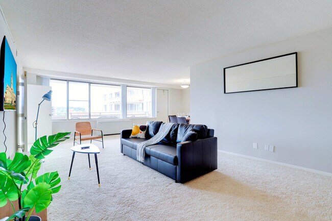 2111 Richmond Hwy