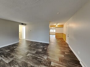 952 88th Ln NW in Coon Rapids, MN - Foto de edificio - Building Photo