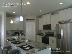 7 Cabbage Palm Ln in Bluffton, SC - Building Photo - Building Photo