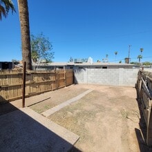 1311 North 48th Place, Unit 3 in Phoenix, AZ - Foto de edificio - Building Photo