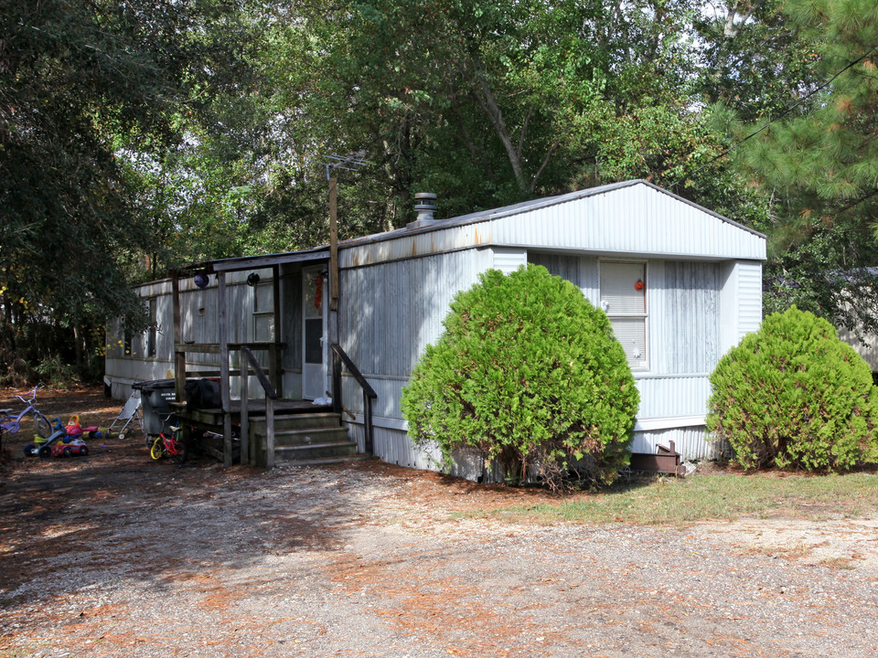 8832-8908 Hwy 613 in Moss Point, MS - Building Photo