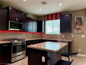 7025 Solana Ridge Dr in North Las Vegas, NV - Building Photo - Building Photo