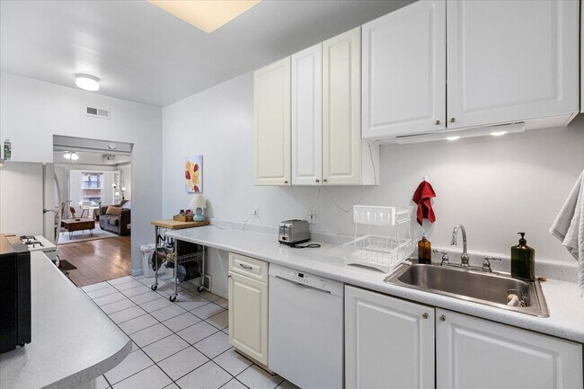 6648 N Newgard Ave, Unit 2 in Chicago, IL - Building Photo - Building Photo
