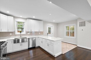 535 N George Mason Dr in Arlington, VA - Building Photo