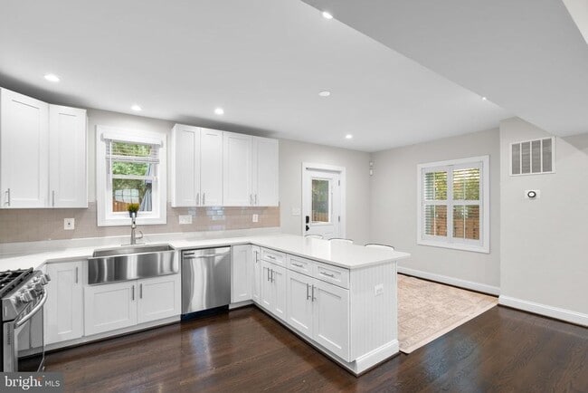 property at 535 N George Mason Dr