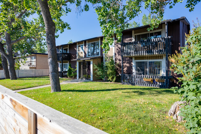 4327 73 St NW in Calgary, AB - Building Photo - Building Photo