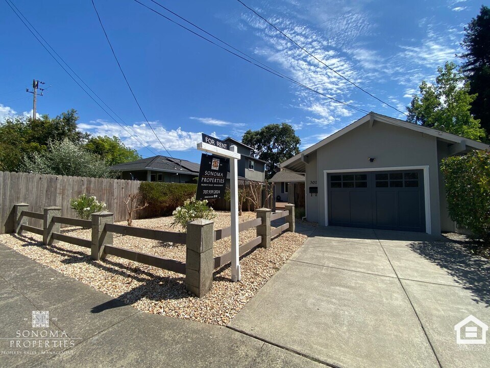 301 Patten St in Sonoma, CA - Building Photo