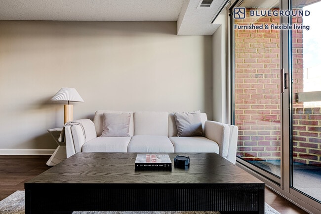 2140 L St NW in Washington, DC - Building Photo - Building Photo