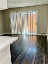 2431-2433 Larkspur Ln in Sacramento, CA - Building Photo - Building Photo