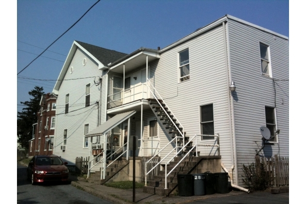 28 N 4th St in Steelton, PA - Foto de edificio