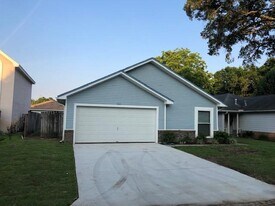 903 Lawton Ct in Fort Walton Beach, FL - Building Photo