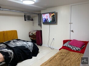 484 Linden Blvd-Unit -BASEMENT in Brooklyn, NY - Building Photo - Building Photo
