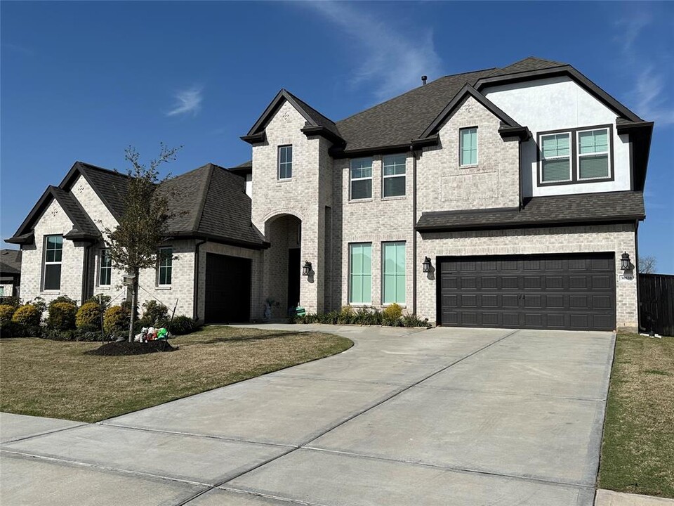 30530 S Creek Way in Fulshear, TX - Building Photo