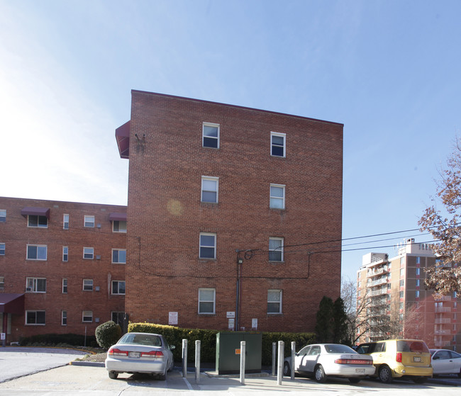 The Sherwood Apartments in Takoma Park, MD - Foto de edificio - Building Photo