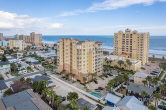 Oceanside 932 Condominiums in Jacksonville Beach, FL - Foto de edificio - Building Photo