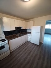 32 Washburn St in Prince Edward, ON - Building Photo - Building Photo