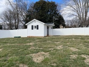 160 Mainview Dr in Mooresville, NC - Foto de edificio - Building Photo