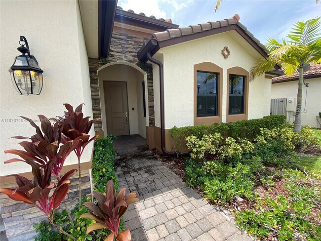 2424 SE 3rd St in Homestead, FL - Building Photo - Building Photo