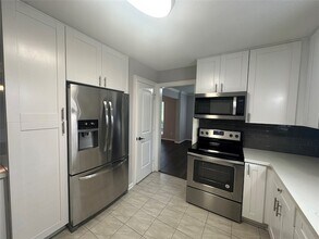 11610 Cypresswood Dr in Houston, TX - Building Photo - Building Photo