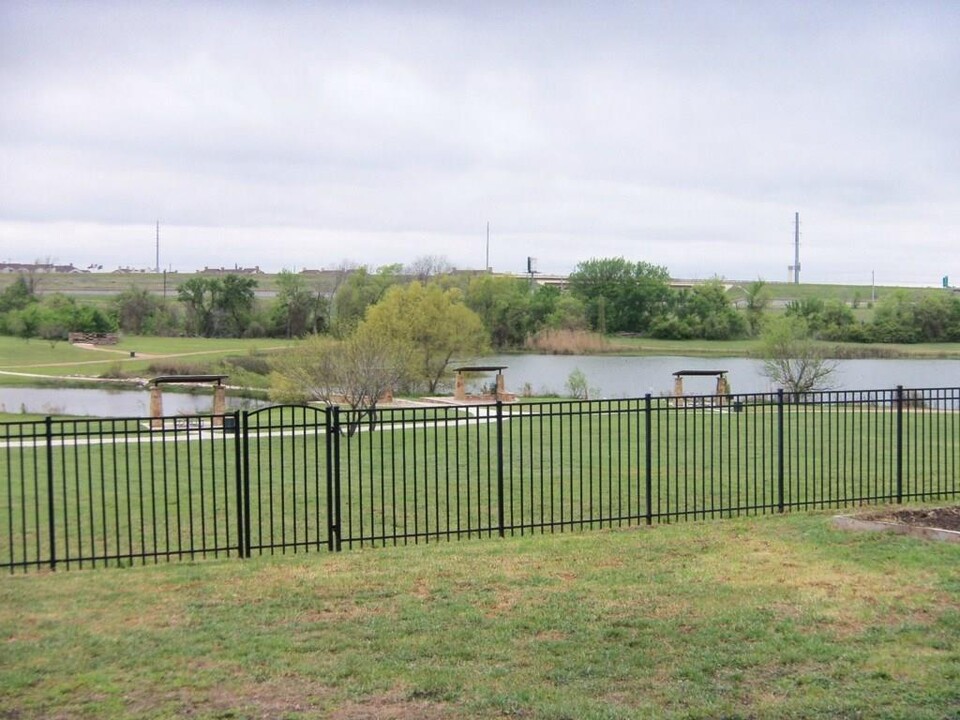 217 Lakemont Dr in Hutto, TX - Building Photo