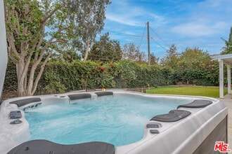 1220 Dincara Rd in Burbank, CA - Building Photo - Building Photo