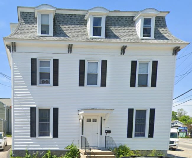 38 Cutts Ave, Unit C in Saco, ME - Building Photo - Building Photo