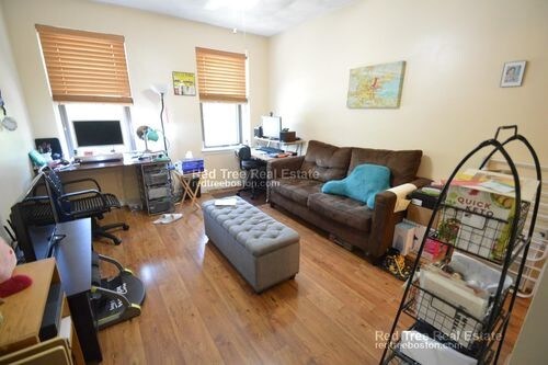 1411 Commonwealth Avenue-Unit -302 in Boston, MA - Building Photo