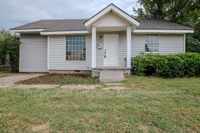 221 W Douglas Dr