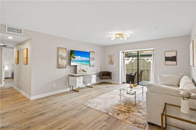 13211 Whitehaven Ln in Ft. Myers, FL - Foto de edificio - Building Photo