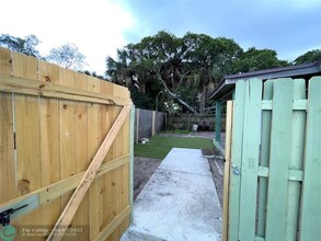 715 NW 7th Ave in Pompano Beach, FL - Foto de edificio - Building Photo