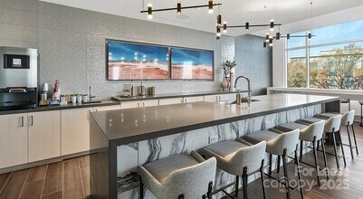 4425 Sharon Rd in Charlotte, NC - Building Photo - Building Photo