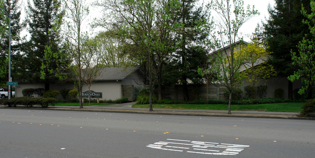 Meadow Oaks West Apartments in Santa Rosa, CA - Building Photo - Building Photo