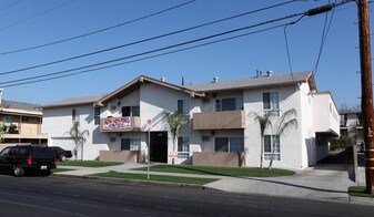 7230 Independence Ave in Canoga Park, CA - Building Photo