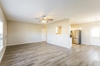 327 Lake Forest Dr in La Vergne, TN - Building Photo - Building Photo