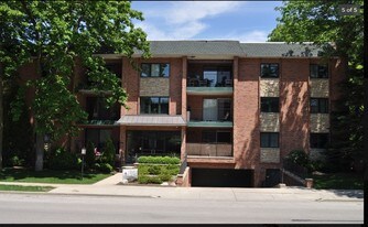 800 E Henry Clay St in Whitefish Bay, WI - Building Photo