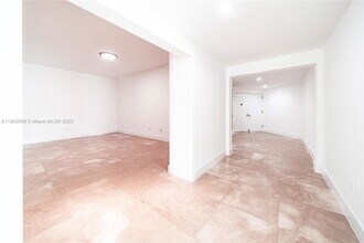 3330 NE 190th St in Miami, FL - Building Photo - Building Photo